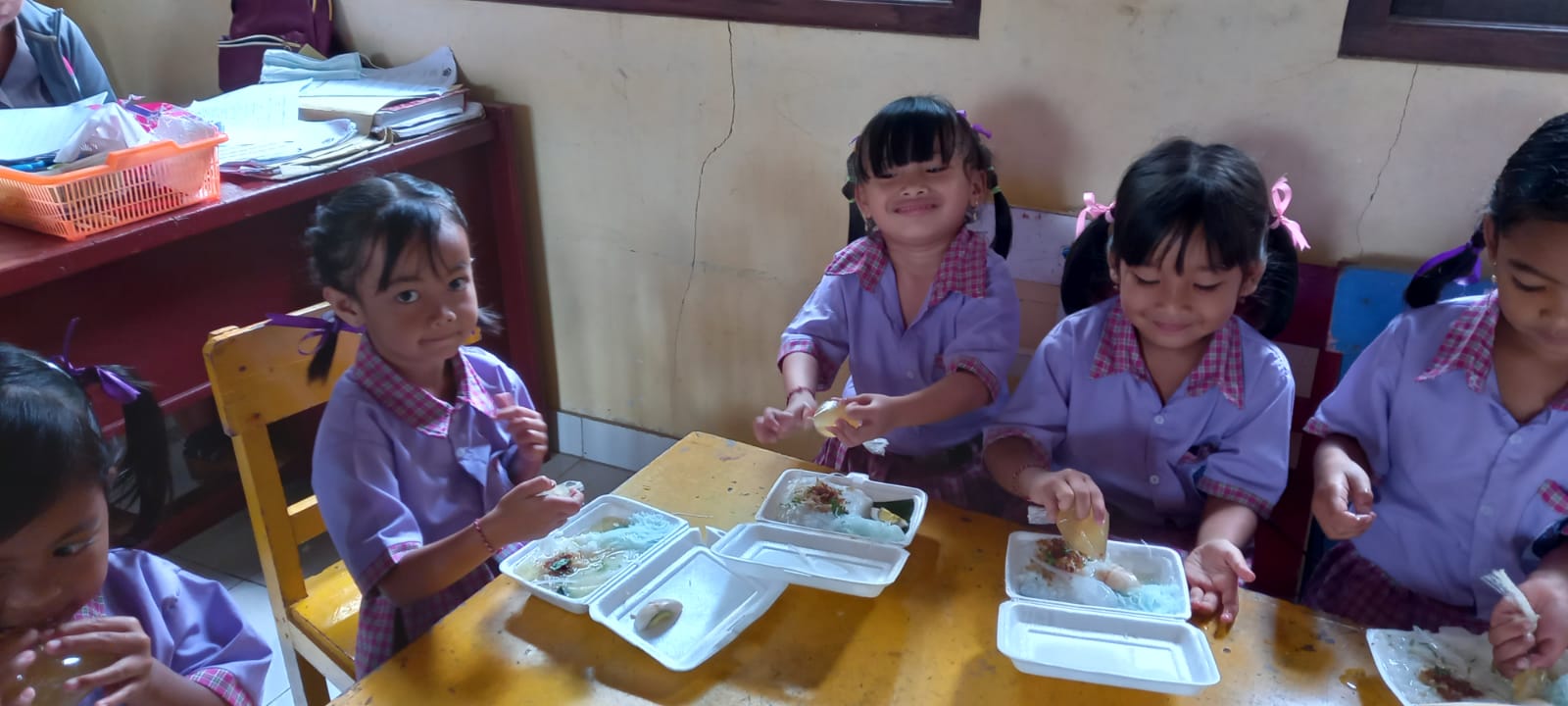 Pemberian Makanan Tambahan Untuk Paud/TK Desa Kayubihi